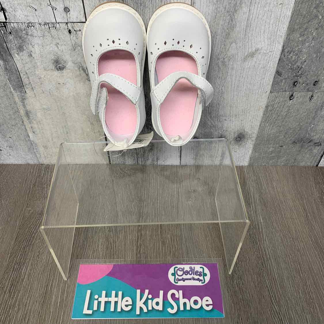 Size 4 White Crown & Ivy Dress Shoes