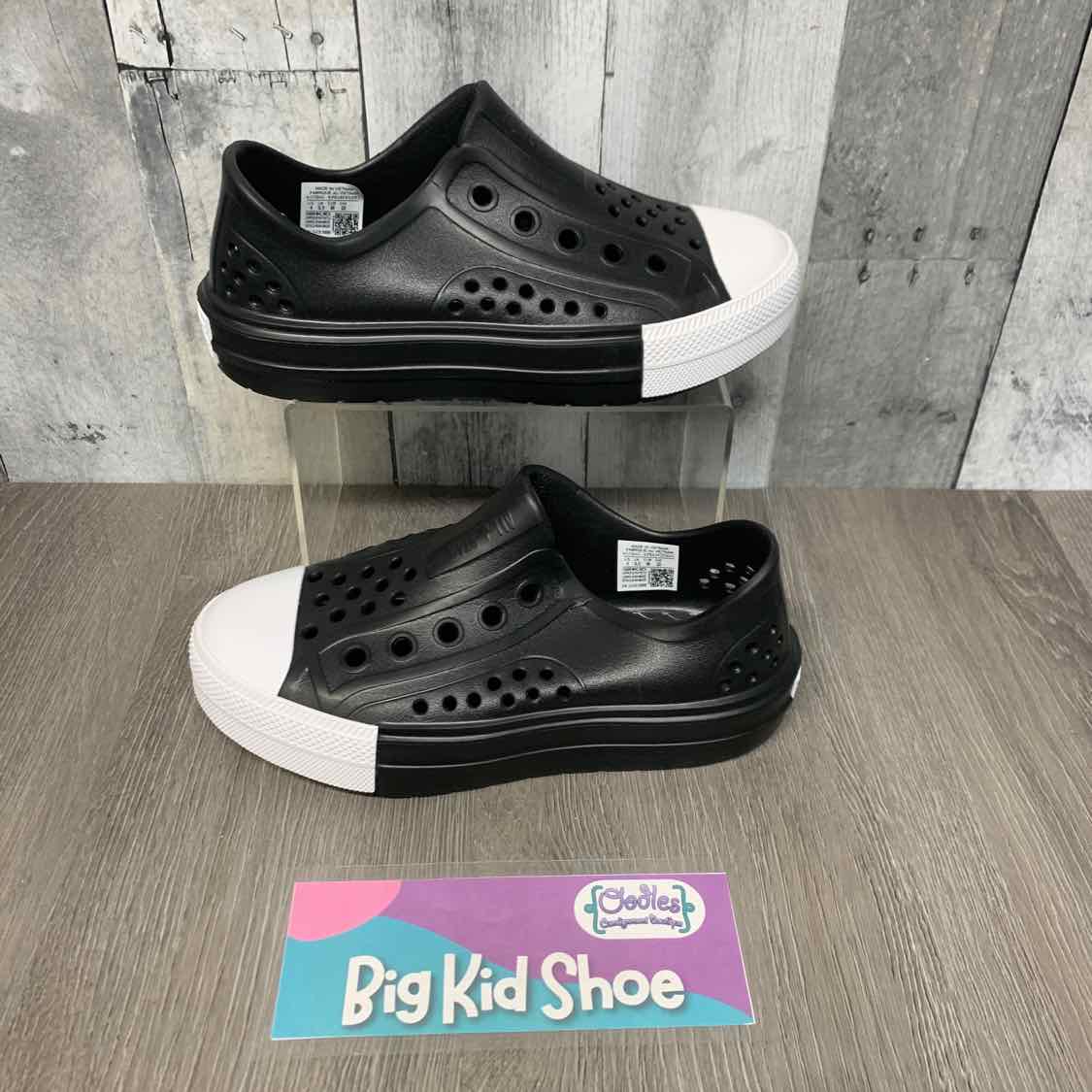 Size 4 Black/White Converse Water Shoes