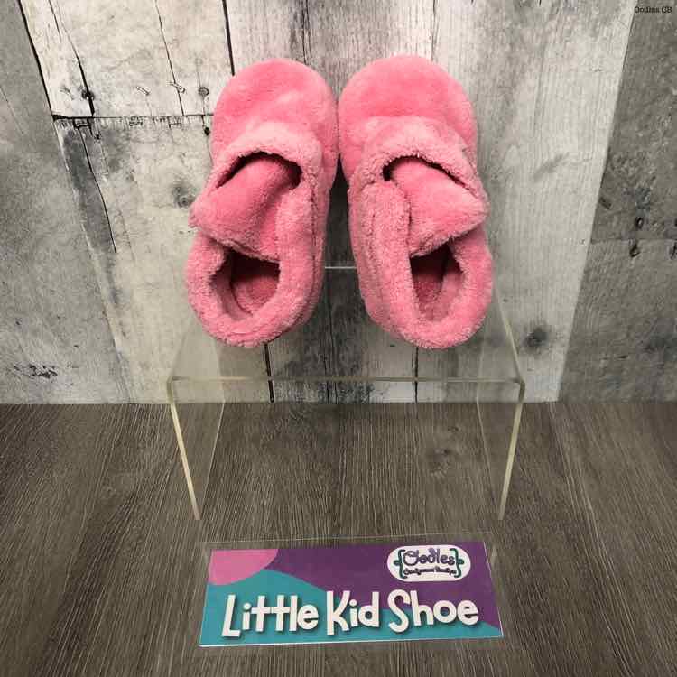 Size 4/5 Pink UGG Soft Sole Shoes