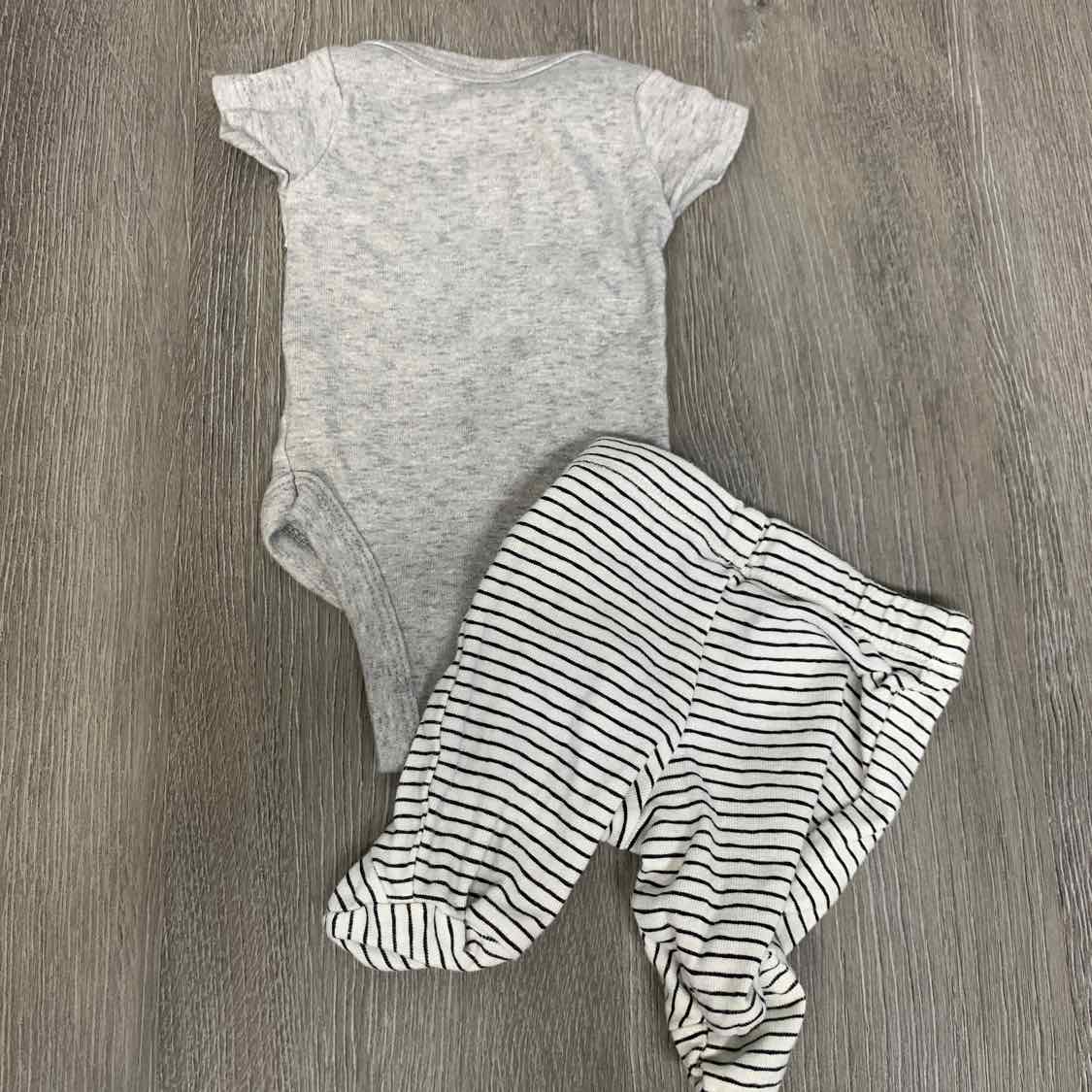 Size Preemie Gray/White Gerber Shirt/Pants