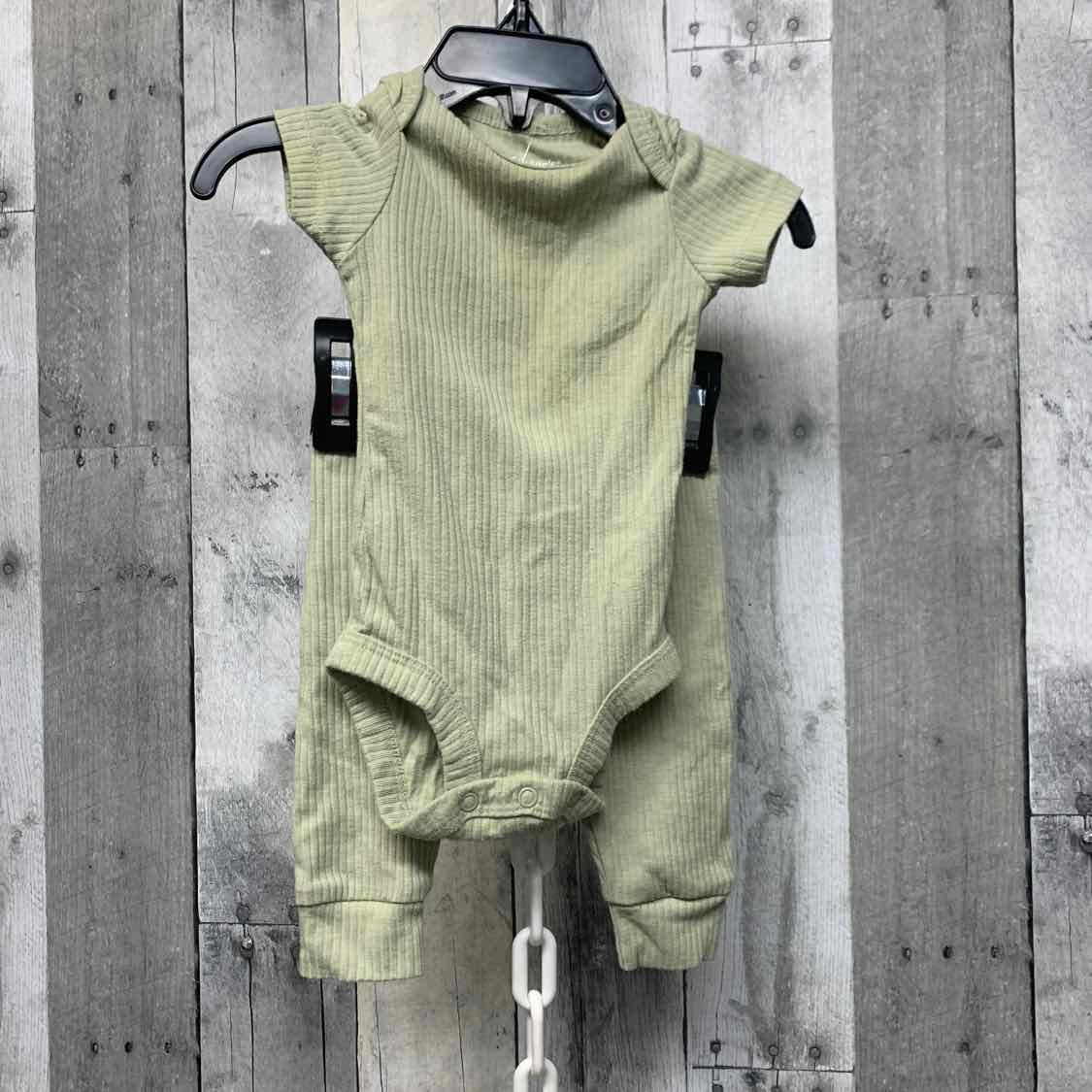 Size 3 Months Green Carter's Shirt/Pants