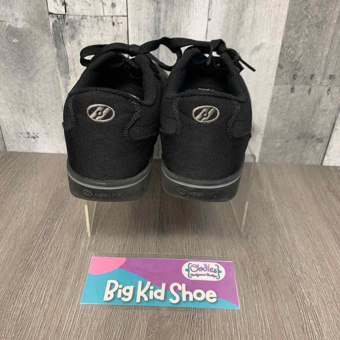 Size 5 Black Heelys Skate Shoes