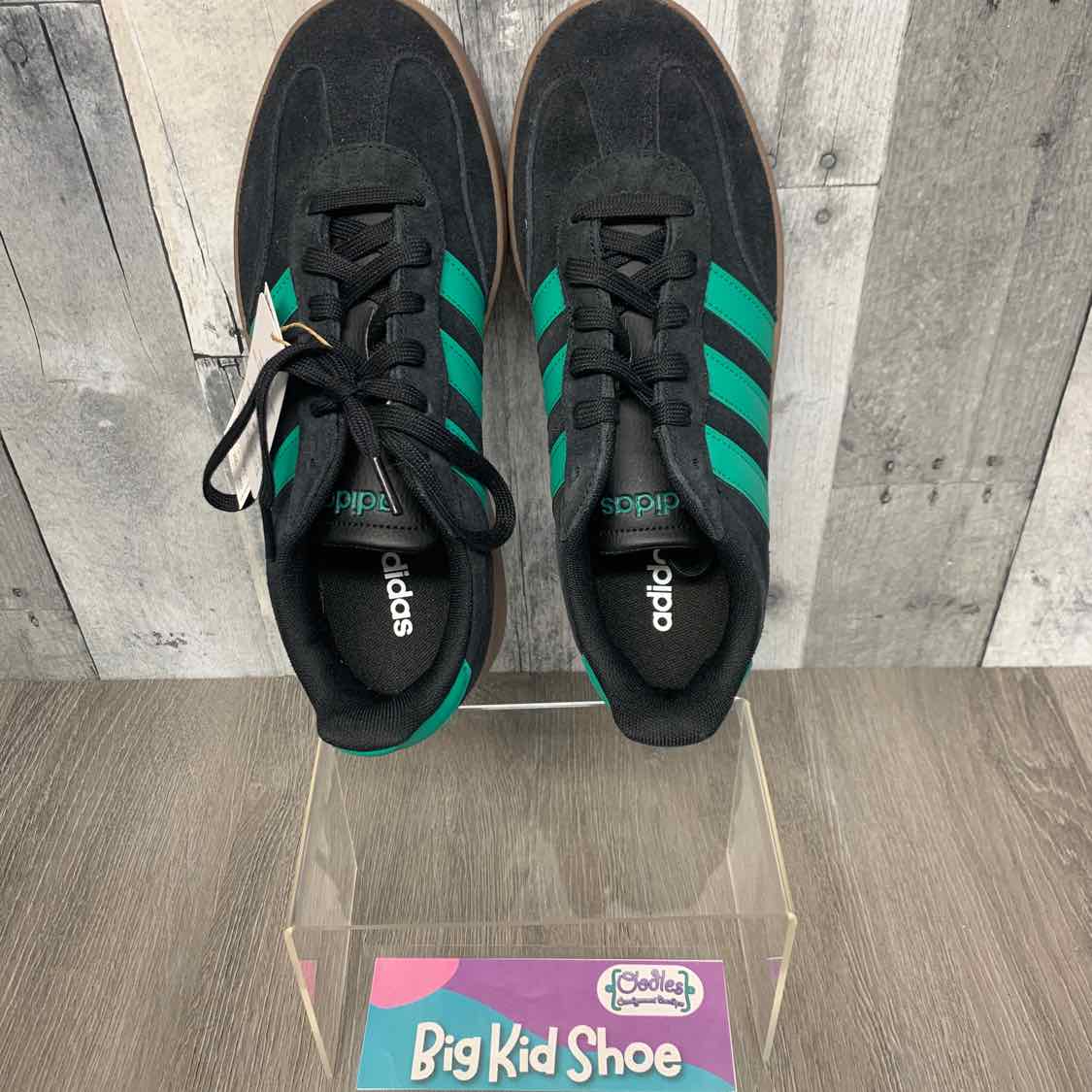 Size 7.5 Black/Green Sport Brand Sneakers