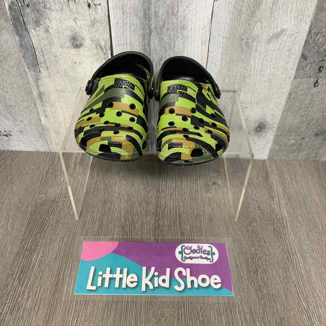 Size 3 Black/Green Crocs Water Shoes