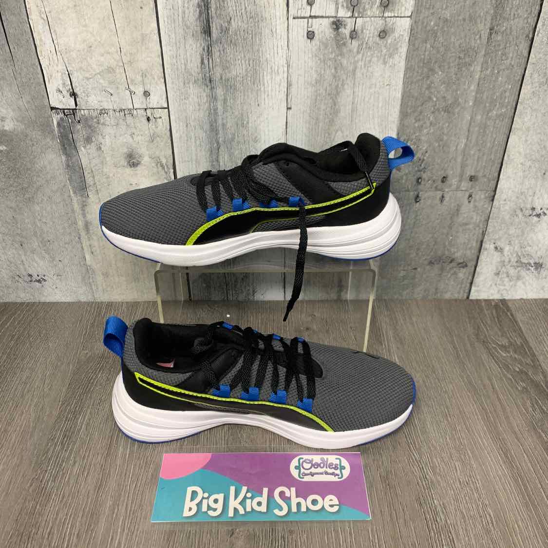 Size 4 Gray/Blue Puma Sneakers