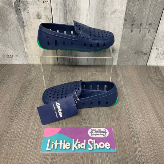 Size 12 Navy Name Brand Water Shoes - OodlesCB