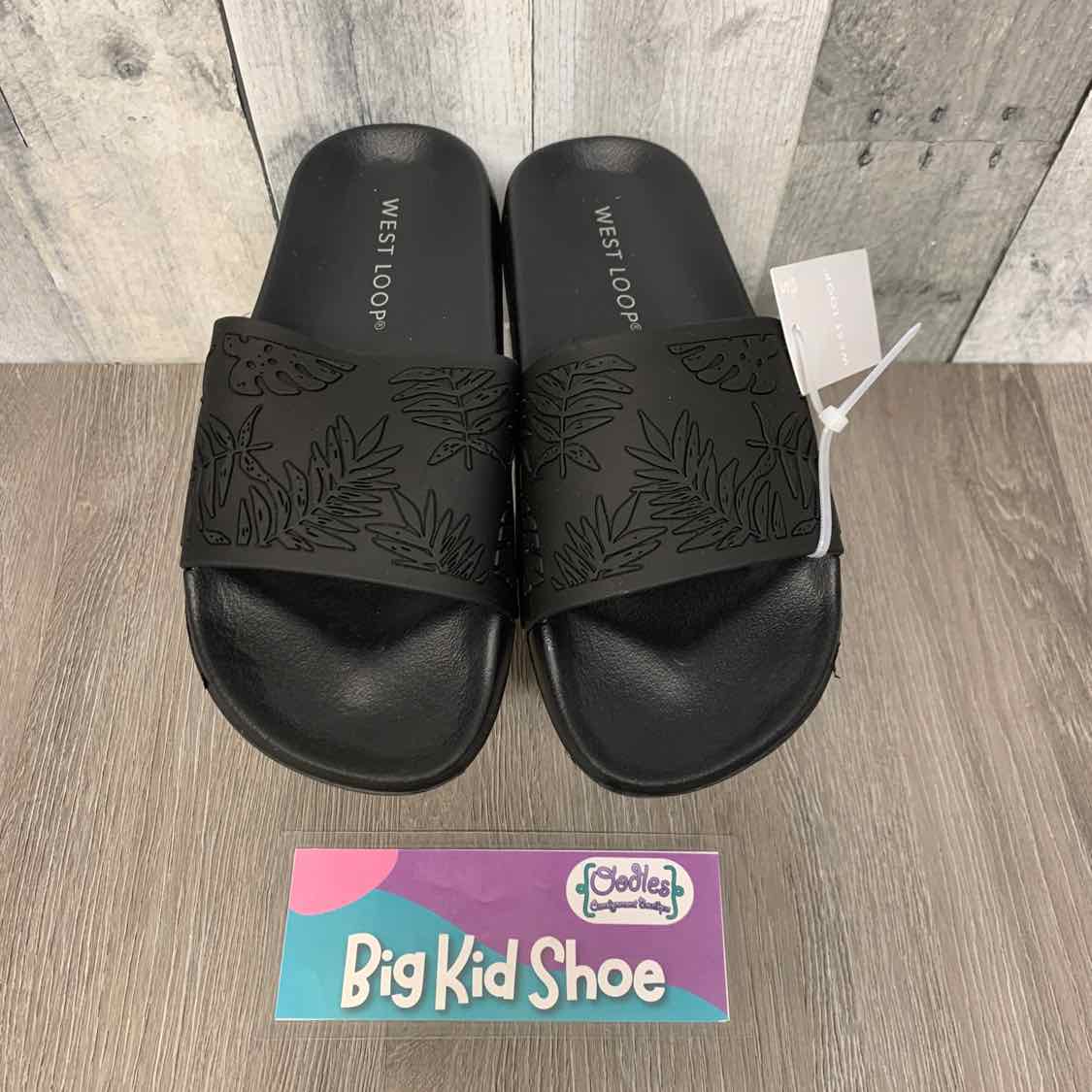 Size 5/6 Black B Brand Sandals