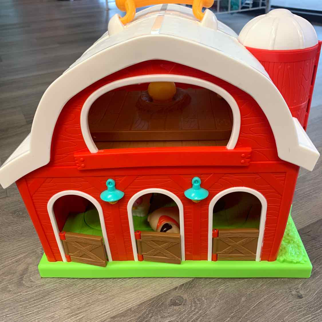 Battat Red/White Misc Playset