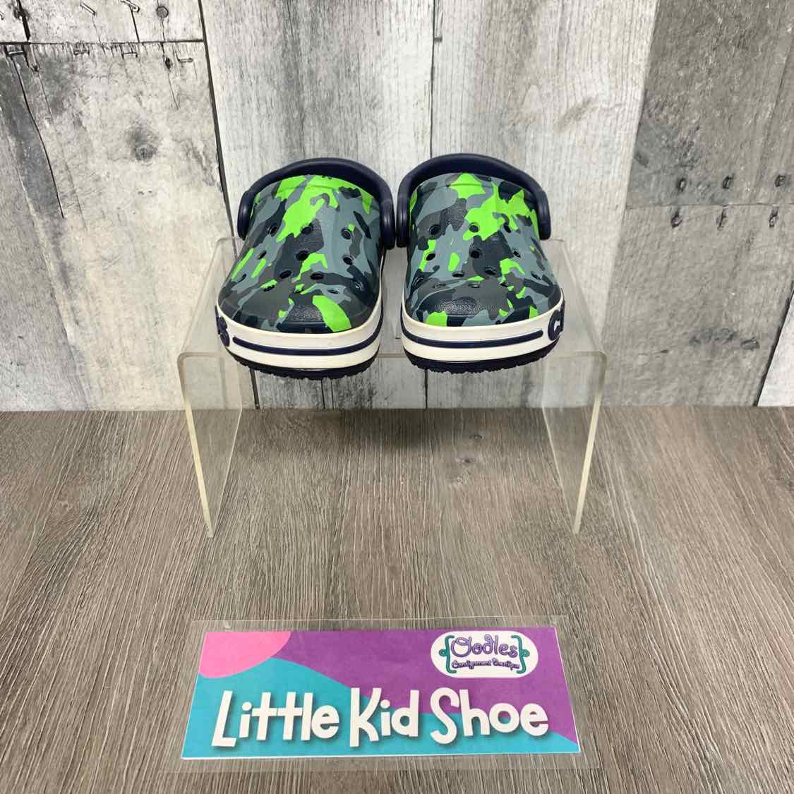 Size 4 Gray/Green Crocs Water Shoes