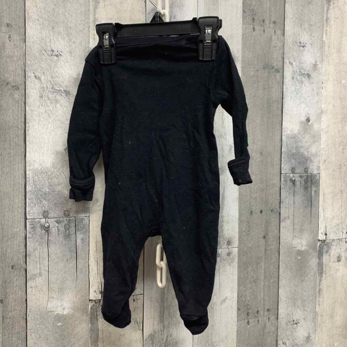 Size 0-3 Months Black/White Old Navy Footy PJs