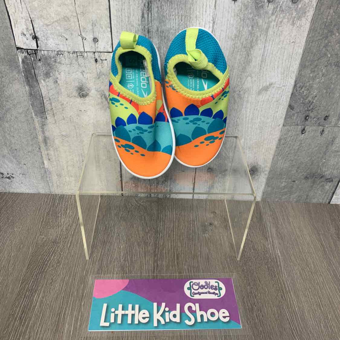 Size 5/6 Green/Orange Speedo Water Shoes