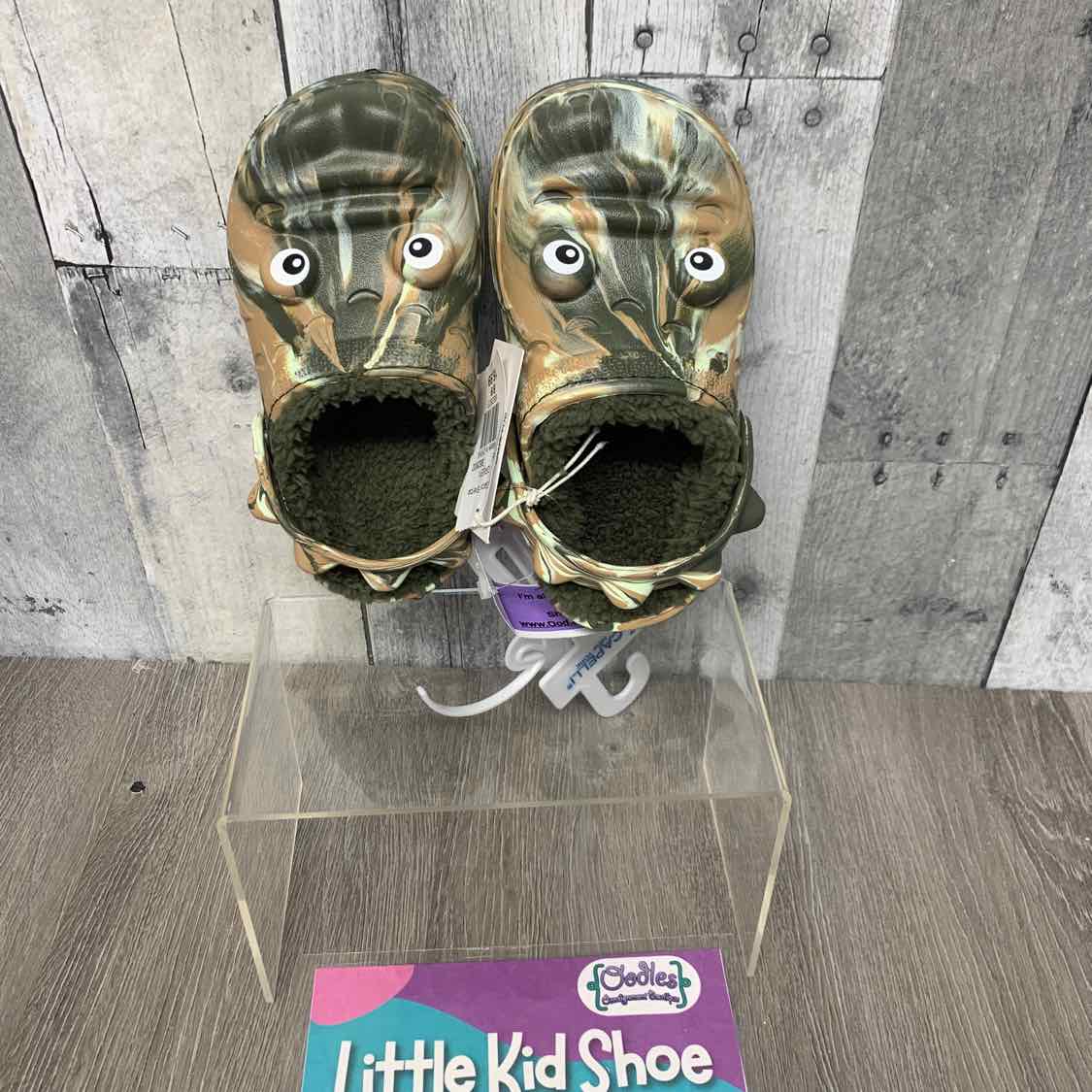 Size 8/9 Green/Brown Capelli Slip On Shoes