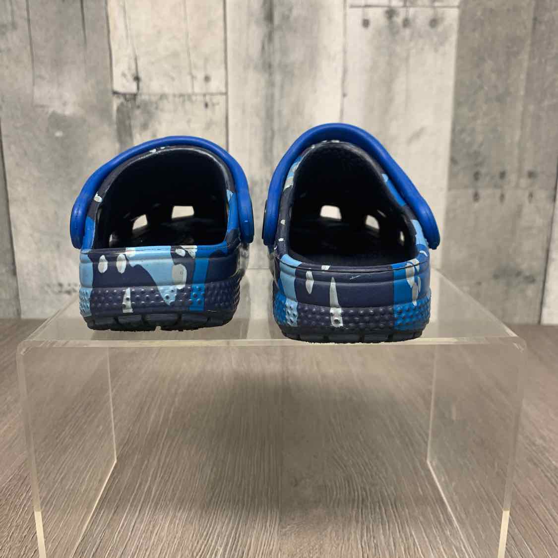 Size 6 Blue Print Crocs Water Shoes