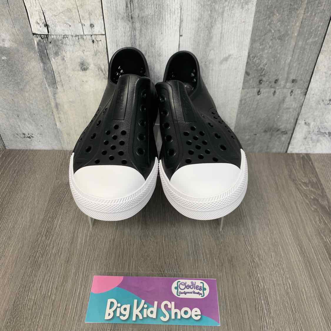 Size 4 Black/White Converse Water Shoes