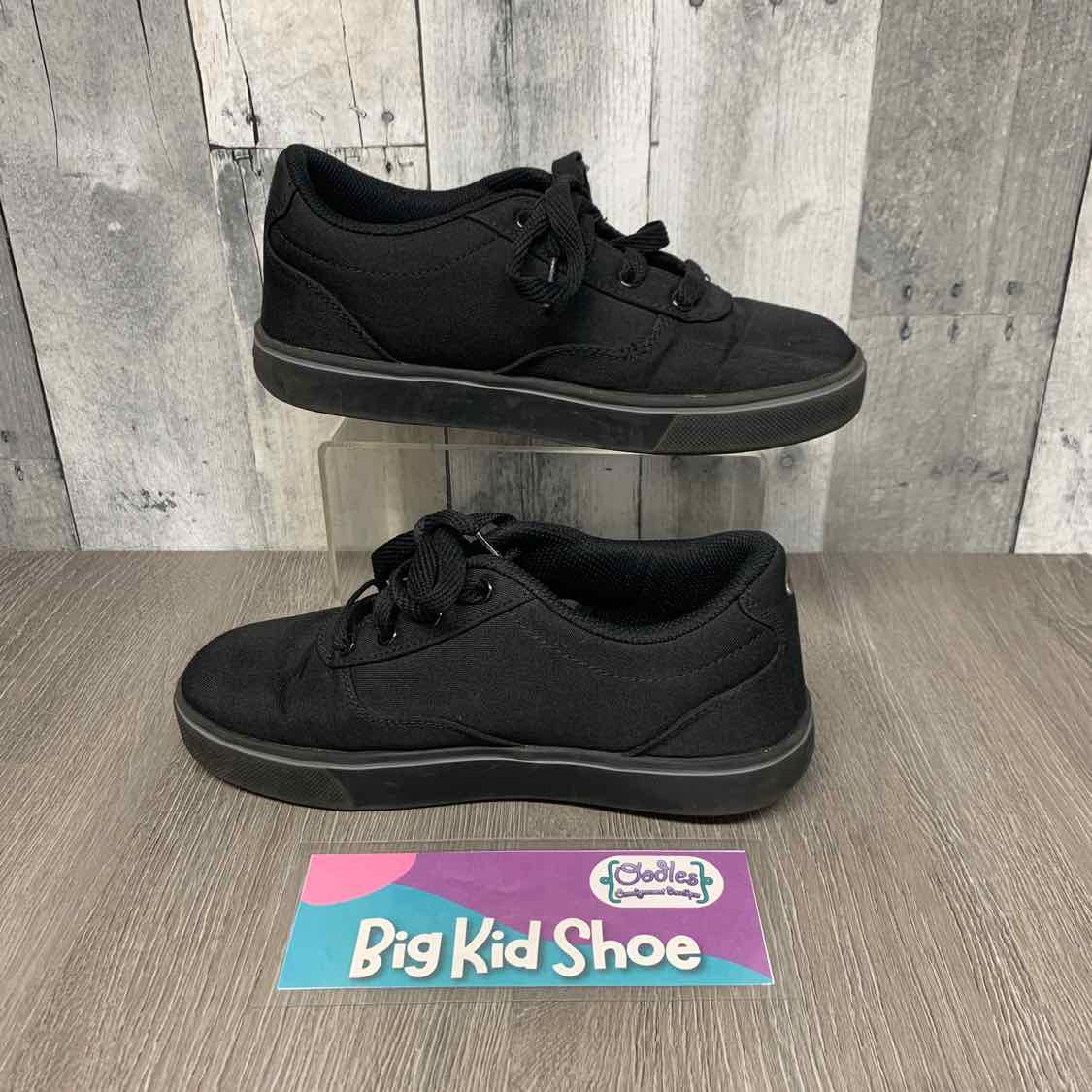 Size 5 Black Heelys Skate Shoes