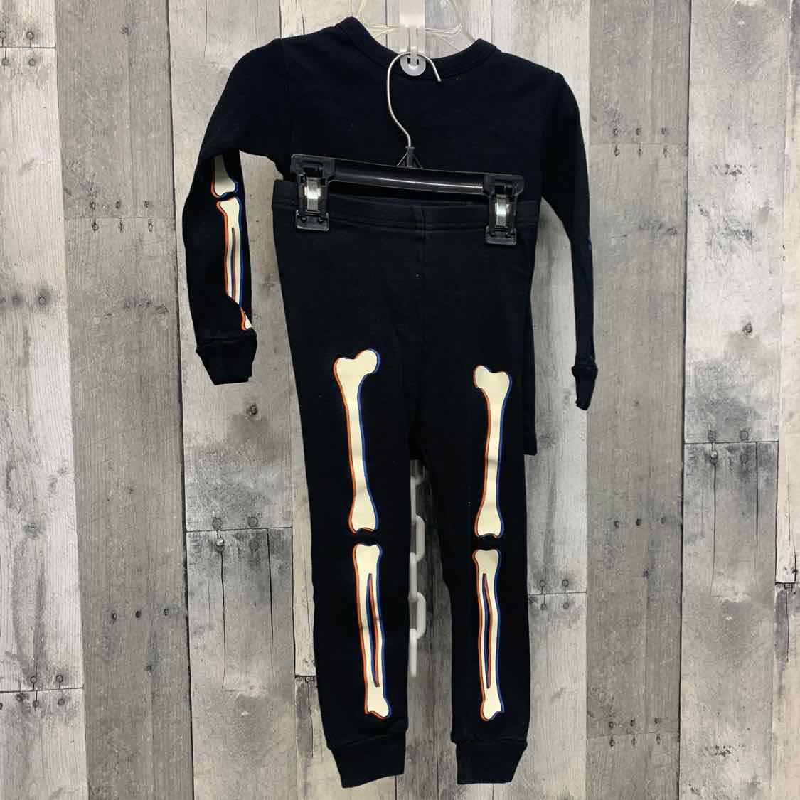 Size 2 Black Graphic Gap 2pc PJs
