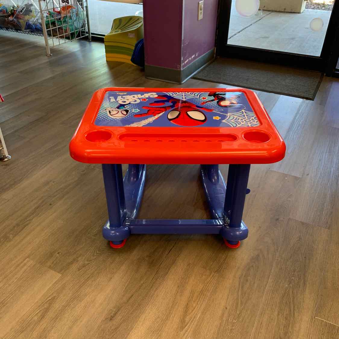 Delta Red/Blue Desk