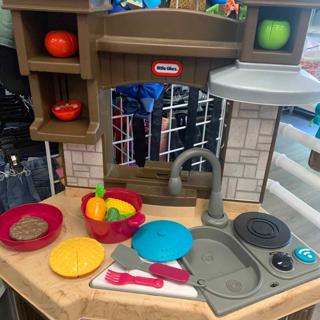 Little Tikes Brown/Red Kitchen Set