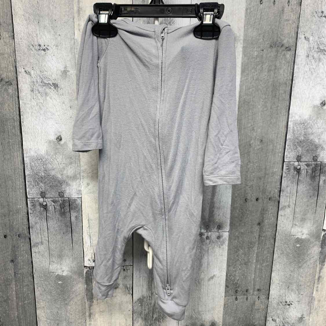 Size 3-6 Months Gray Cloud Island Footy PJs