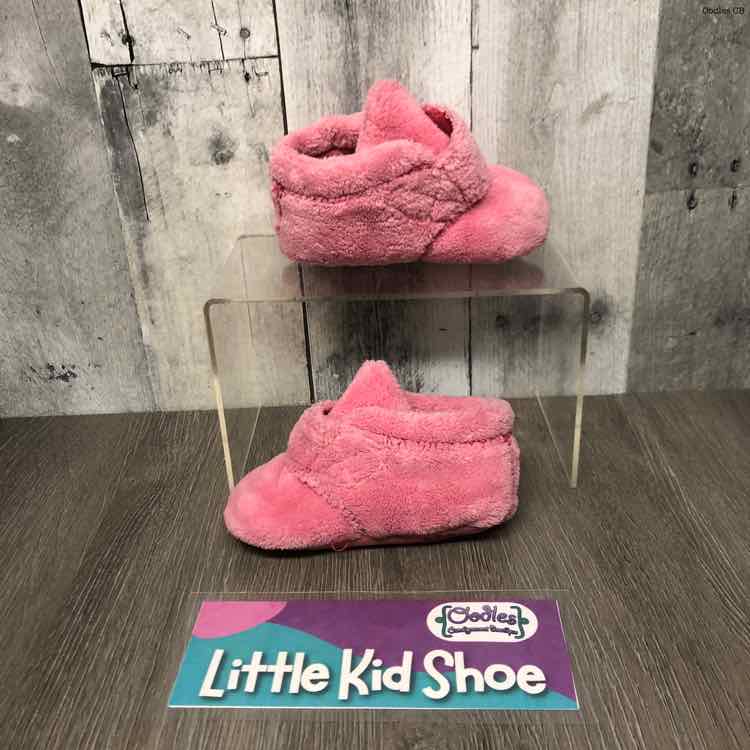 Size 4/5 Pink UGG Soft Sole Shoes