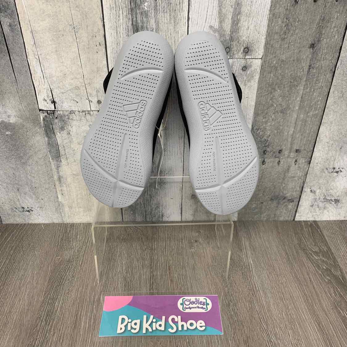 Size 2 Black/White Sport Brand Water Shoes
