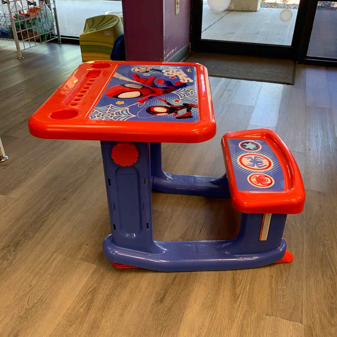 Delta Red/Blue Desk