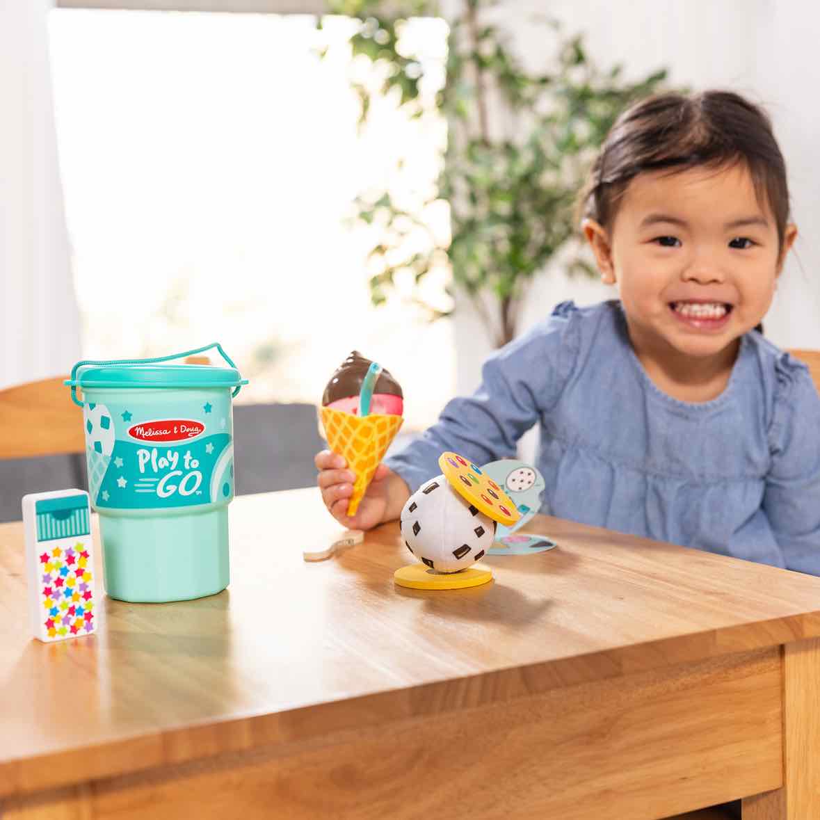 Melissa & Doug Play to Go - Ice Cream Play Set