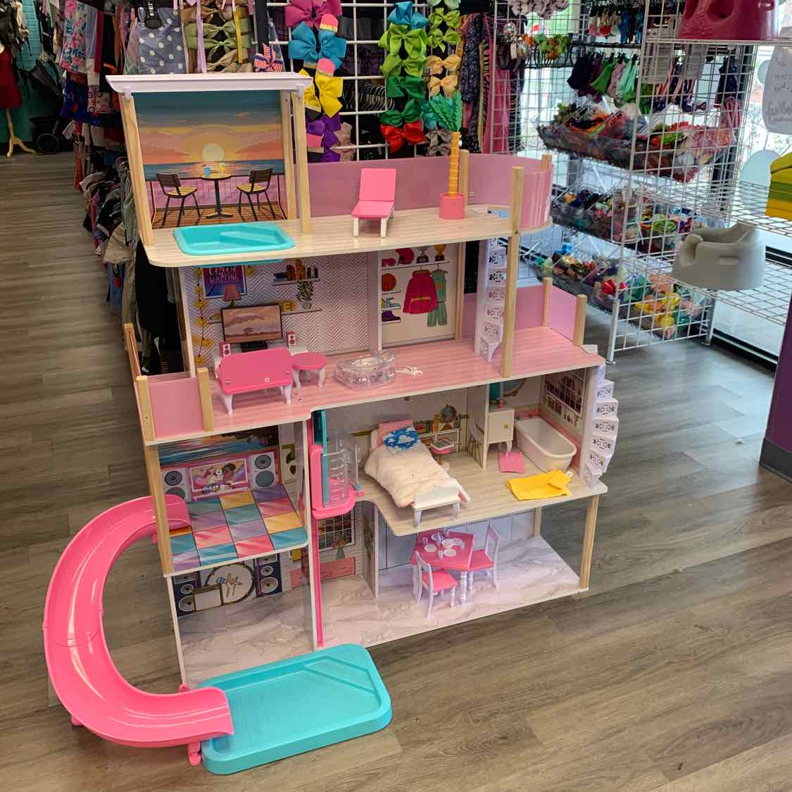 Generic Pink/White Dollhouse
