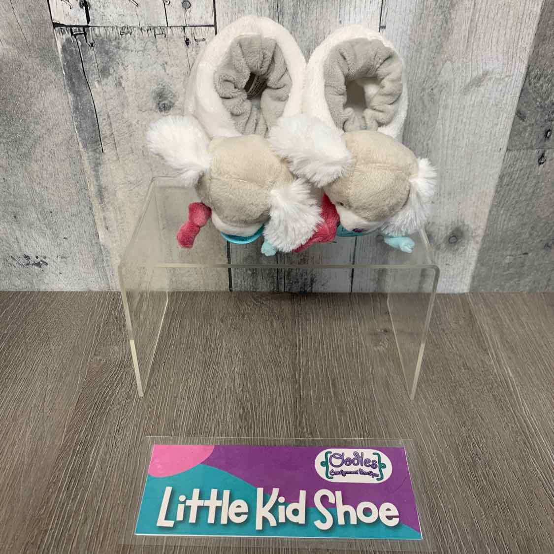 Size 6-12 Months White B Brand Slippers - OodlesCB