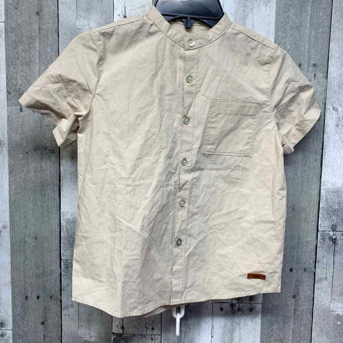Size 8 Tan Mid Brand Button Up