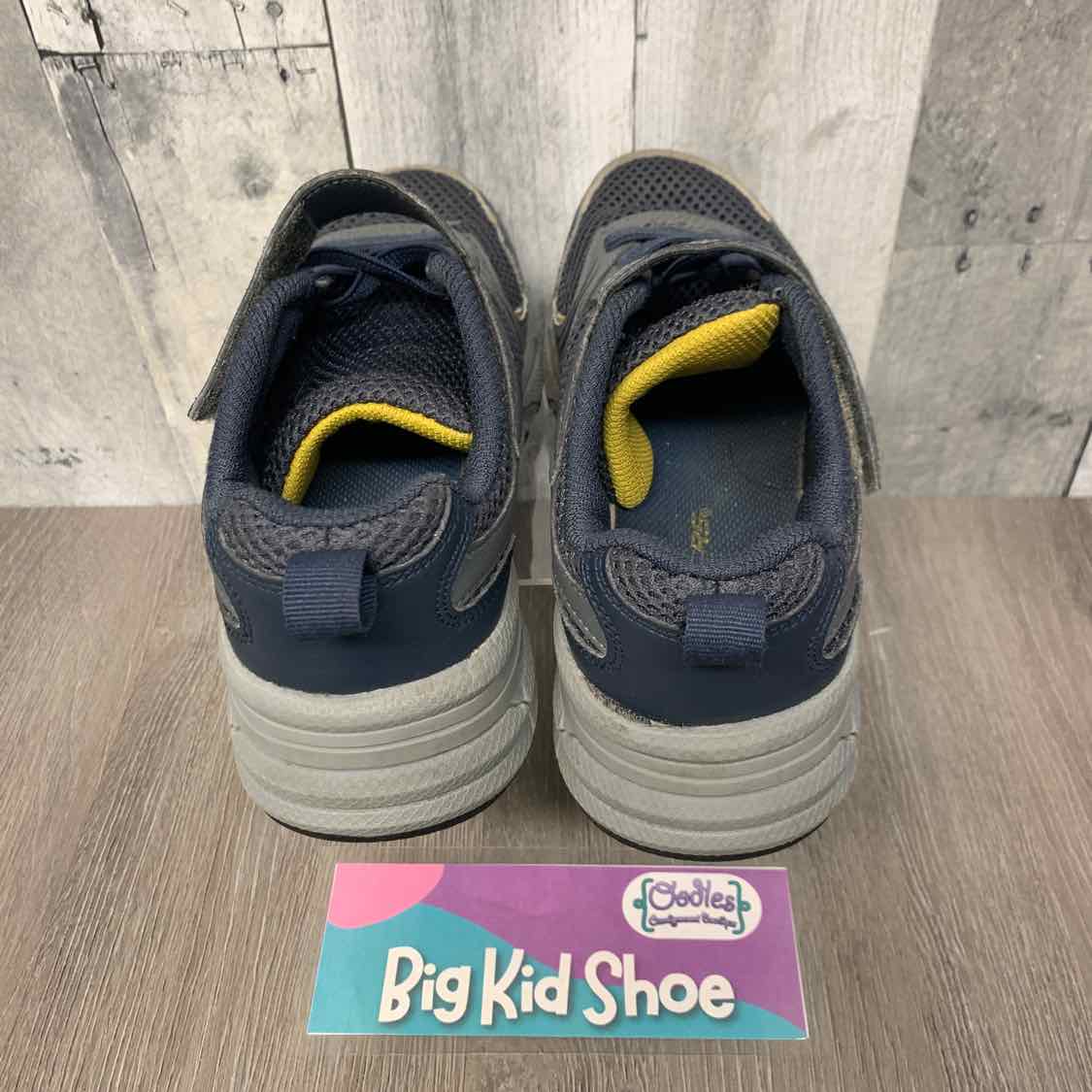 Size 2.5 Gray/Blue Skechers Sneakers