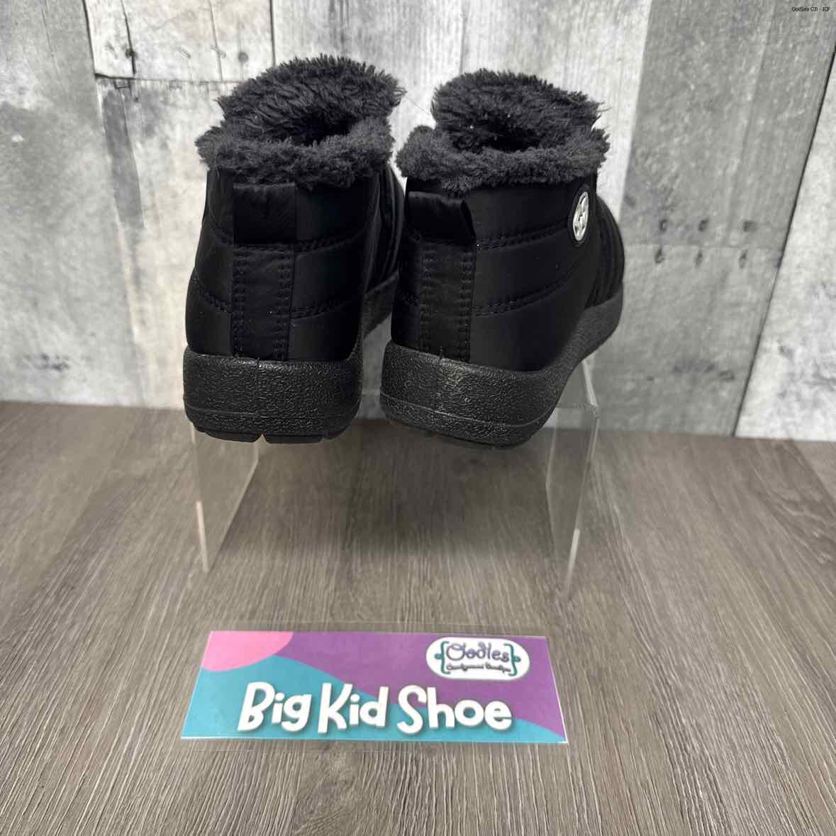 Size 1 Black B Brand Snow Boots