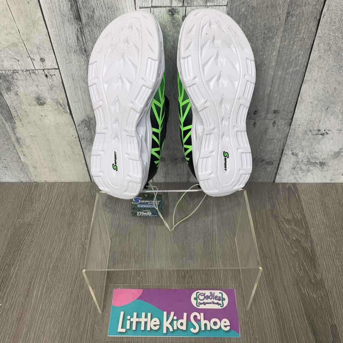 Size 11 Green/Black Skechers Sneakers
