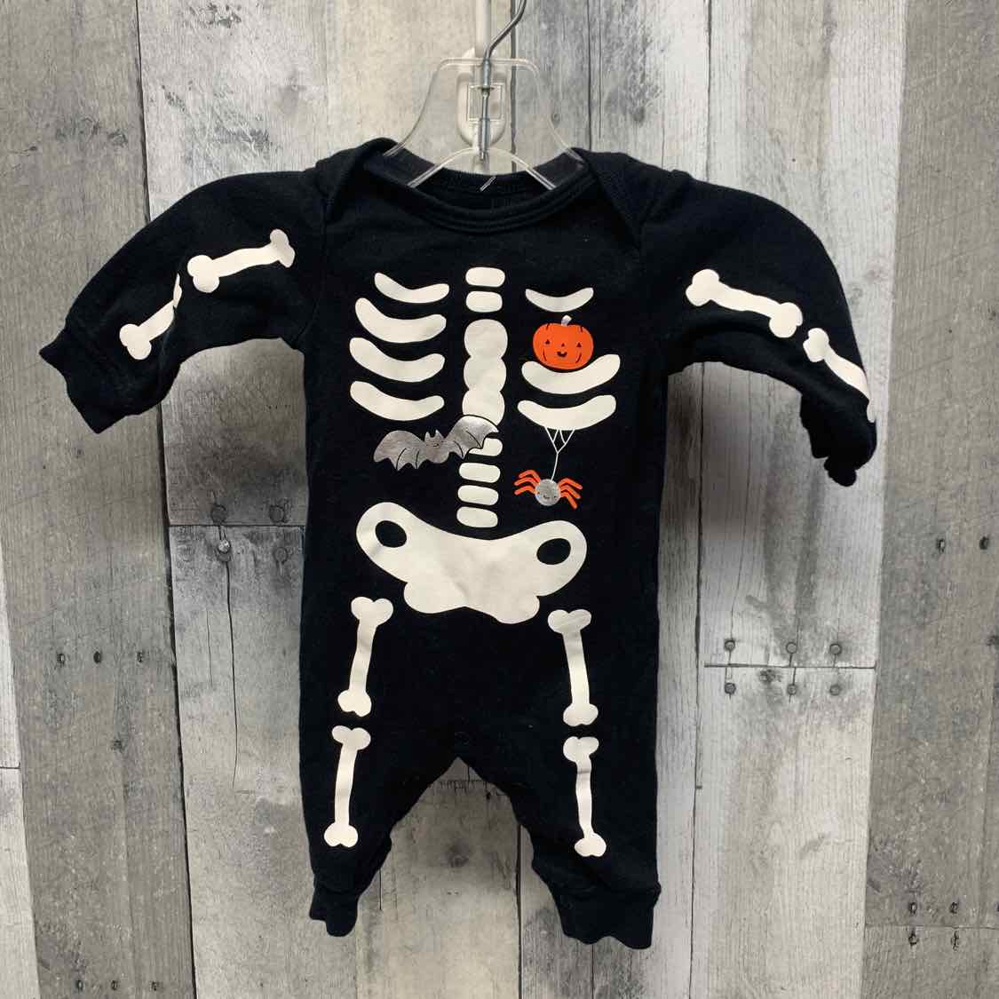 Size Newborn Black/White Carter's Romper