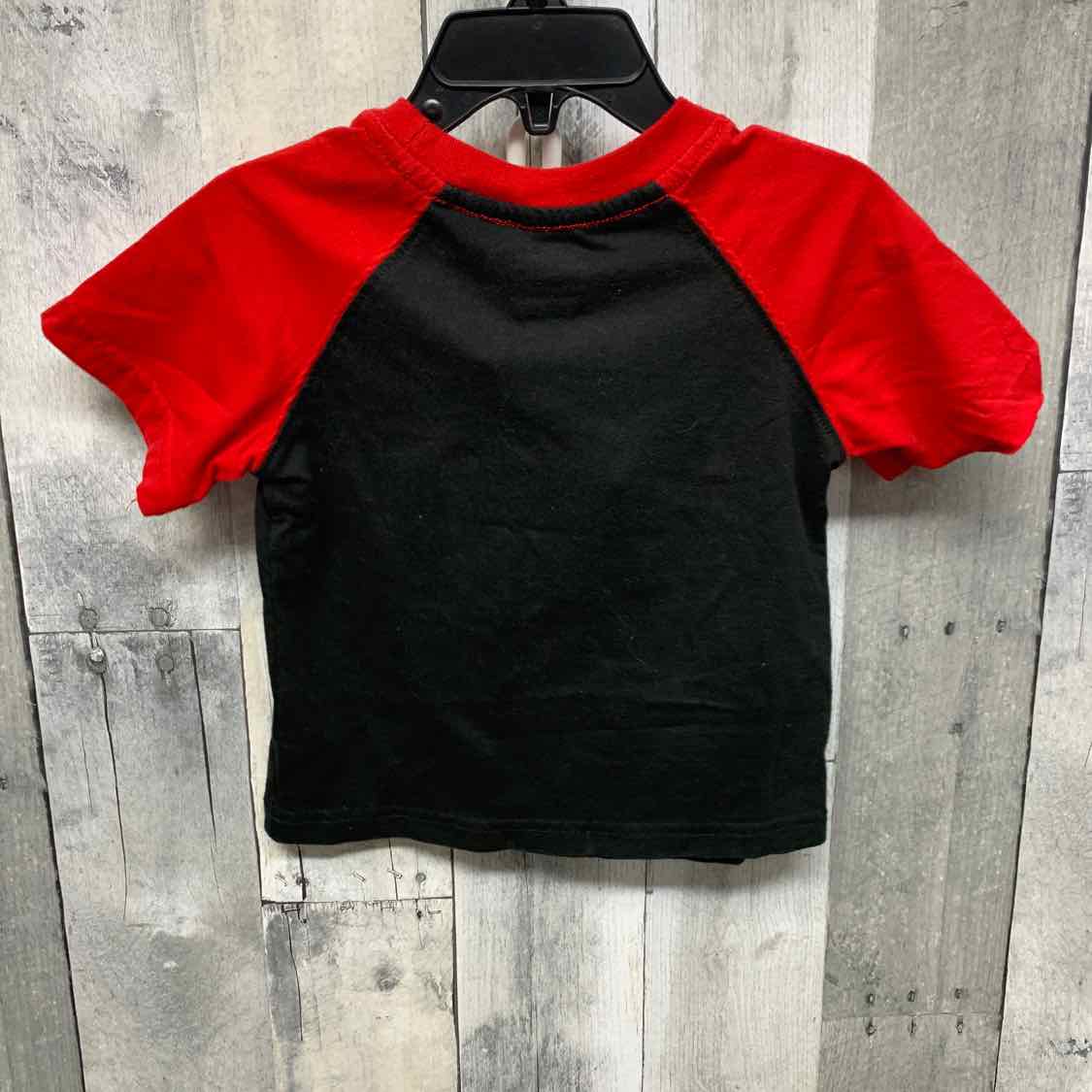 Size 2T Black/Red Holiday Brands T Shirt