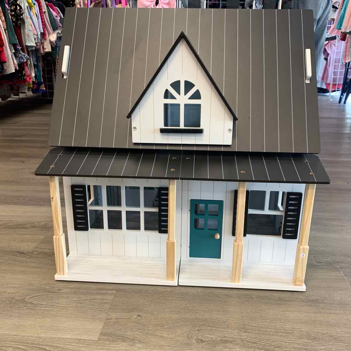 Generic Black/White Dollhouse