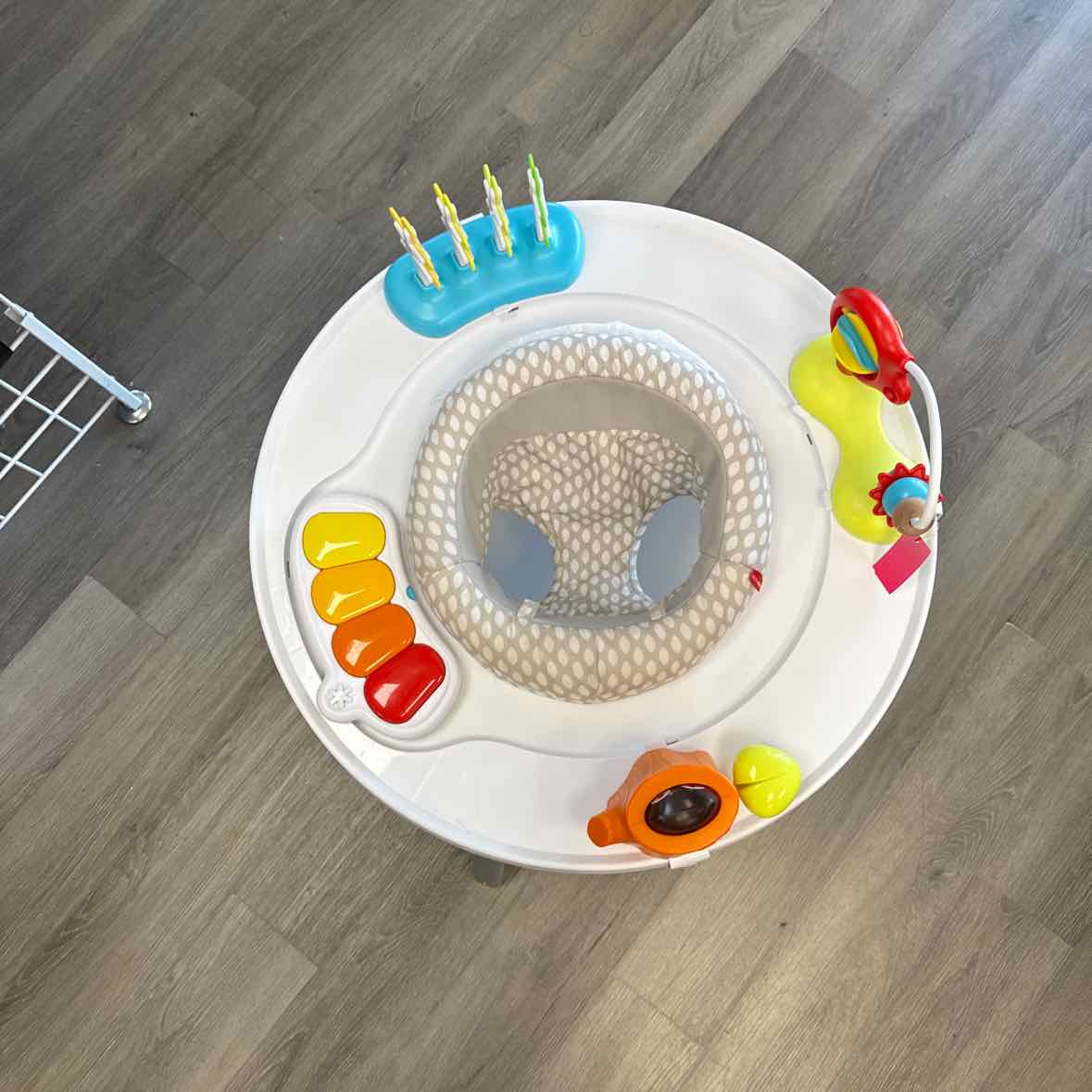 Skip Hop Tan/White Exersaucer