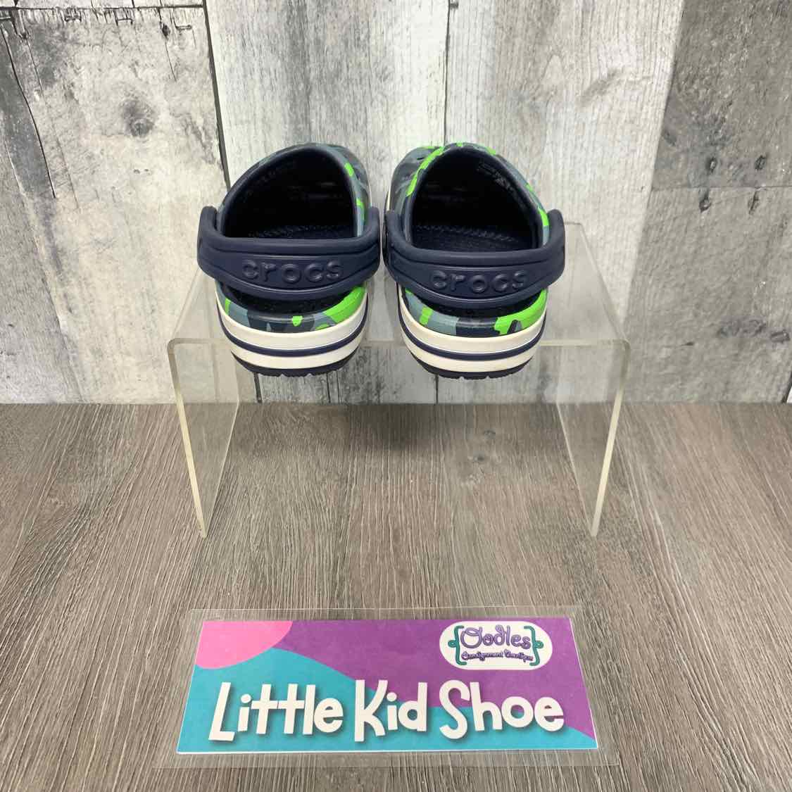 Size 4 Gray/Green Crocs Water Shoes