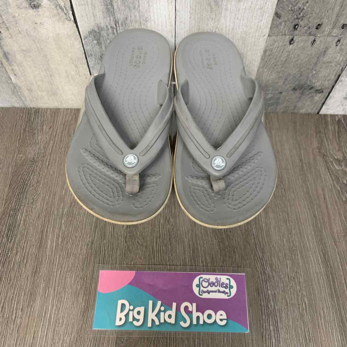 Size 1 Gray Crocs Sandals
