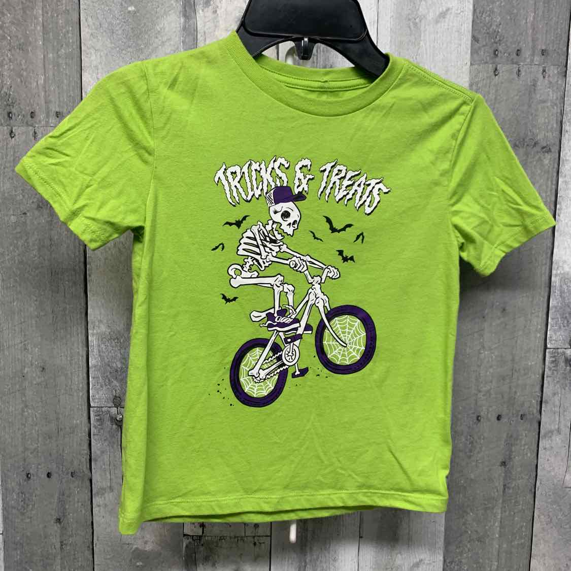 Size 4/5 Green Graphic Holiday Brands T Shirt