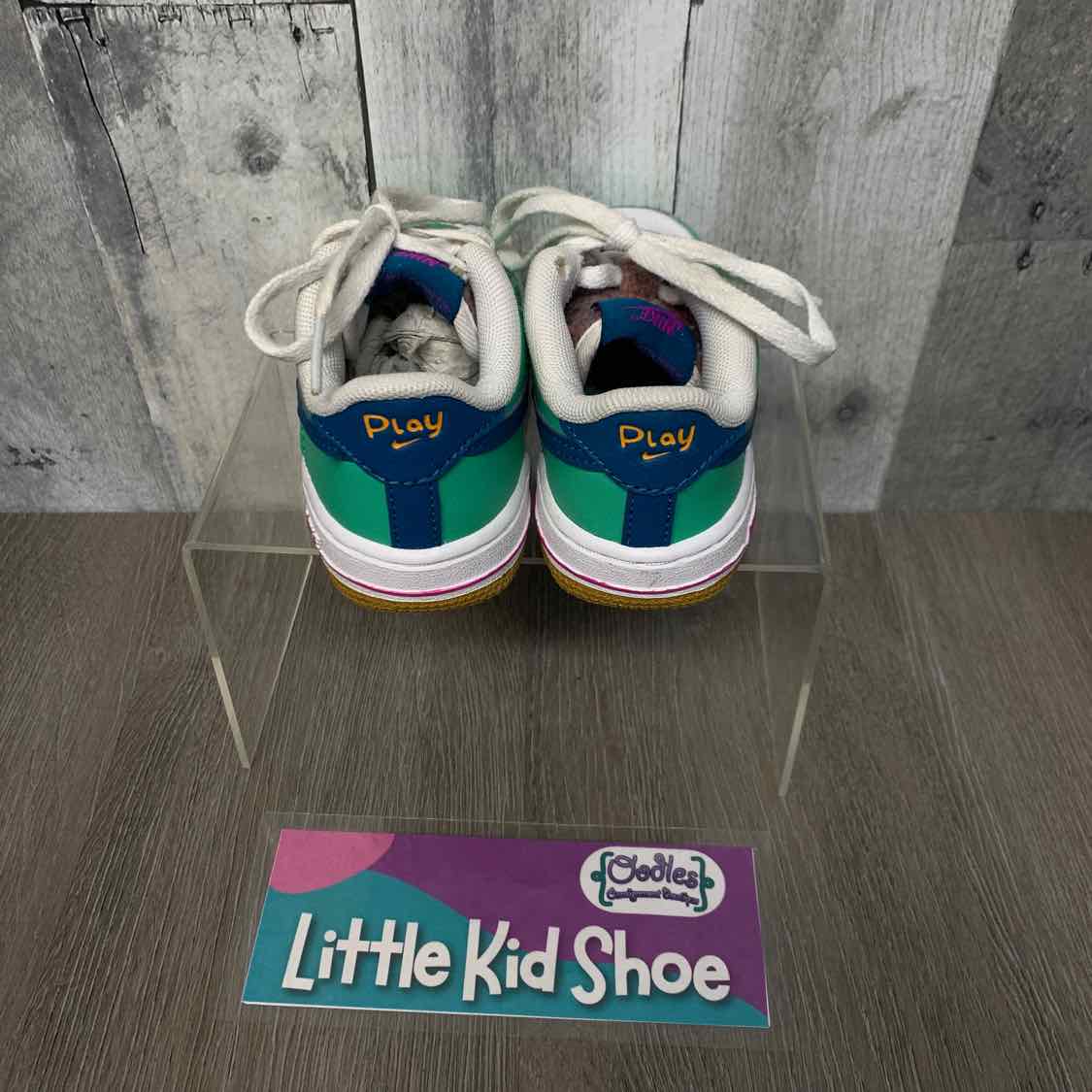 Size 7 White/Green Sport Brand Sneakers - OodlesCB