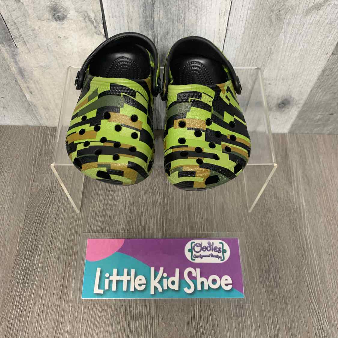 Size 3 Black/Green Crocs Water Shoes