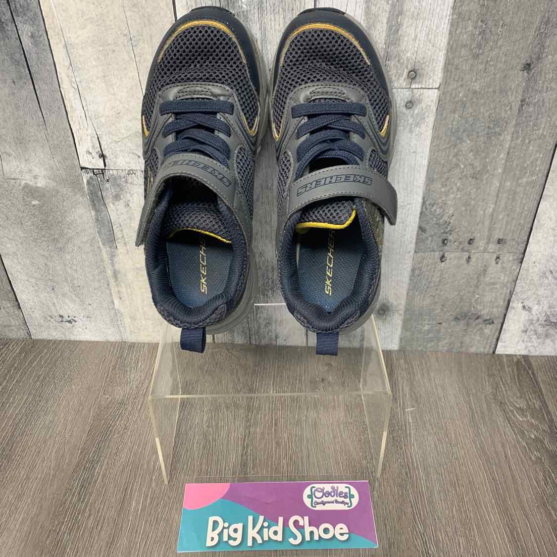 Size 2.5 Gray/Blue Skechers Sneakers