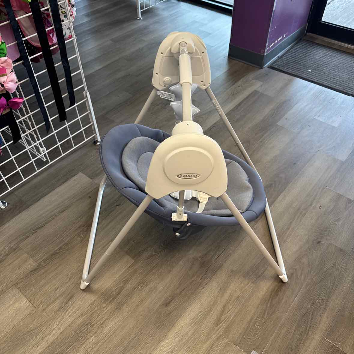 Graco White/Blue Swing
