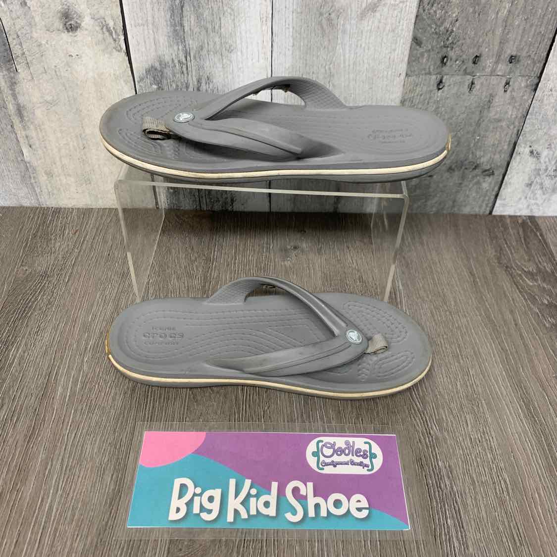 Size 1 Gray Crocs Sandals