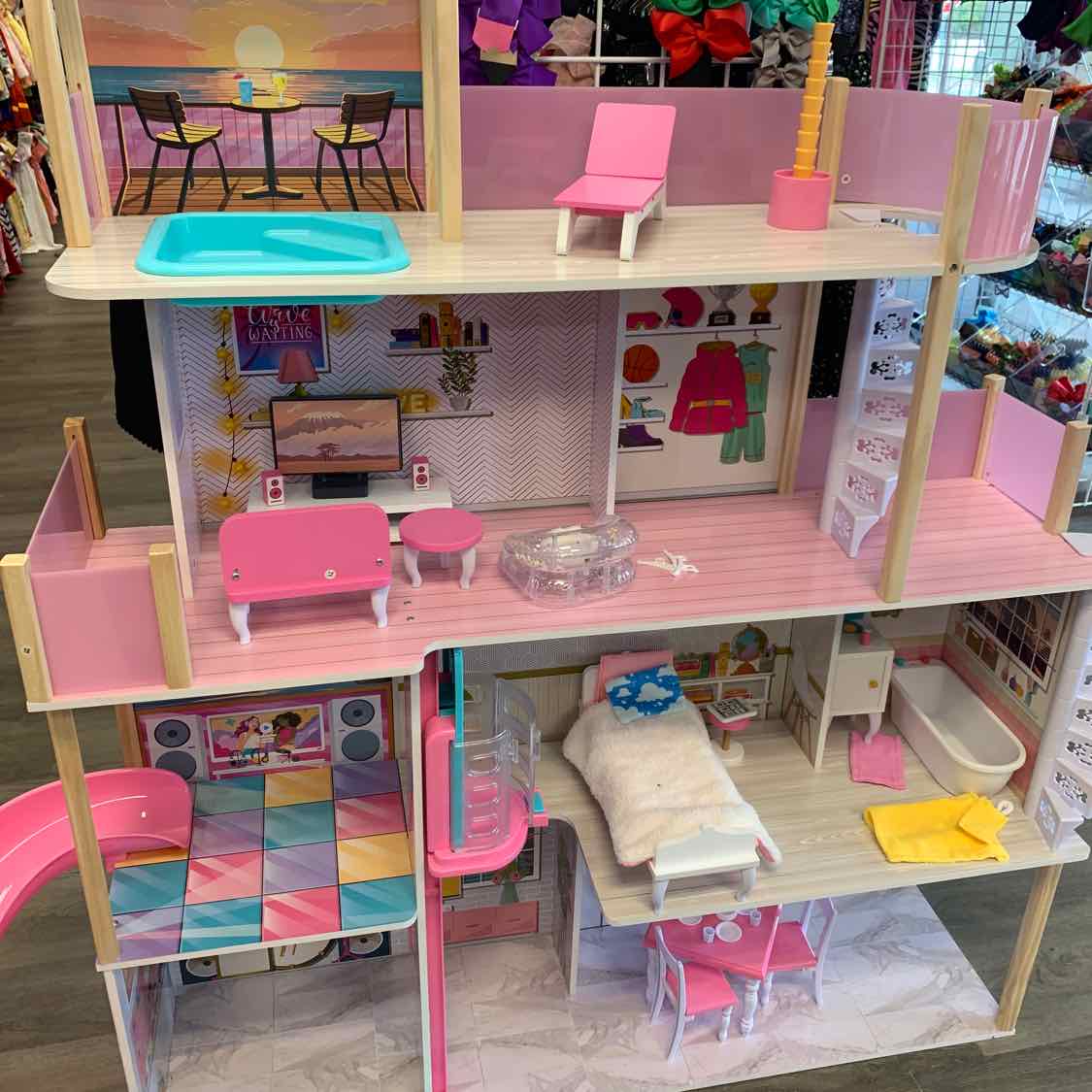 Generic Pink/White Dollhouse