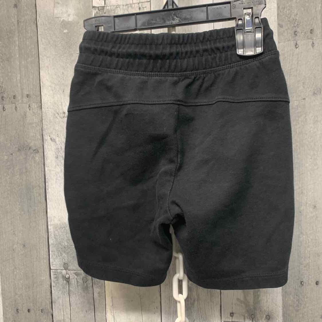 Size 6/7 Black Gap Shorts