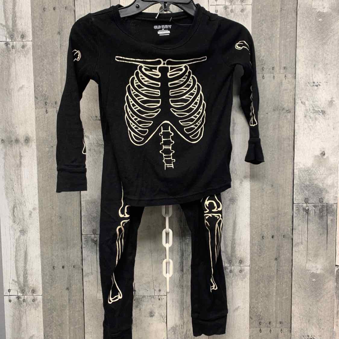 Size 4T Black Graphic Old Navy 2pc PJs
