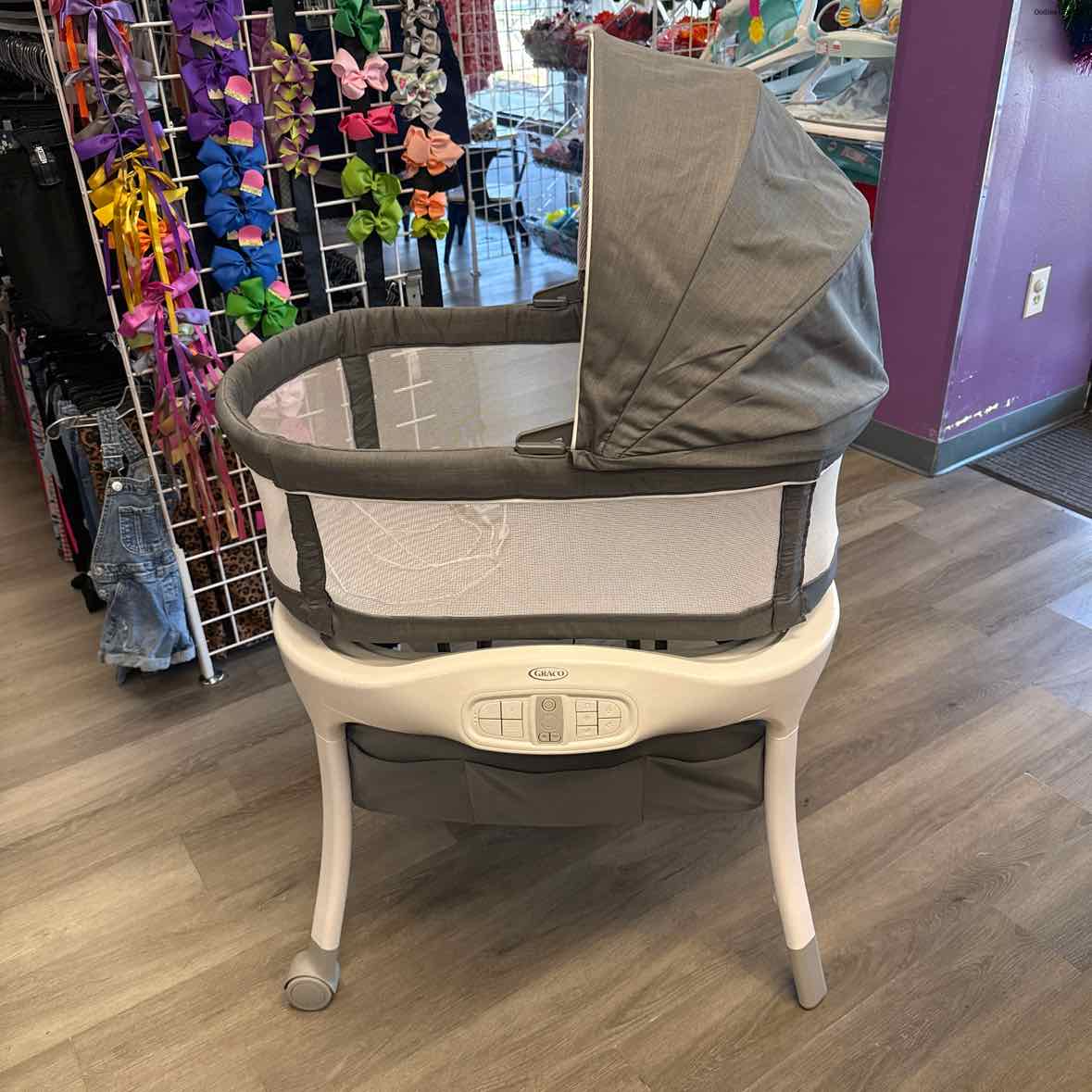 Graco Gray/Ivory Bassinet