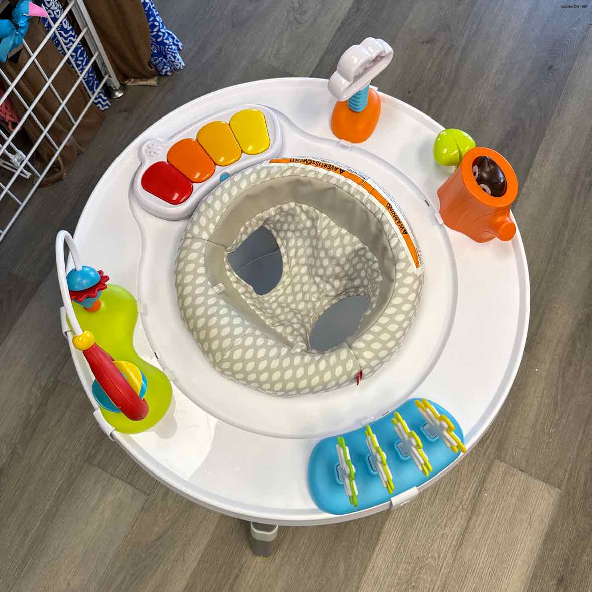 Skip Hop White/Gray Exersaucer - OodlesCB
